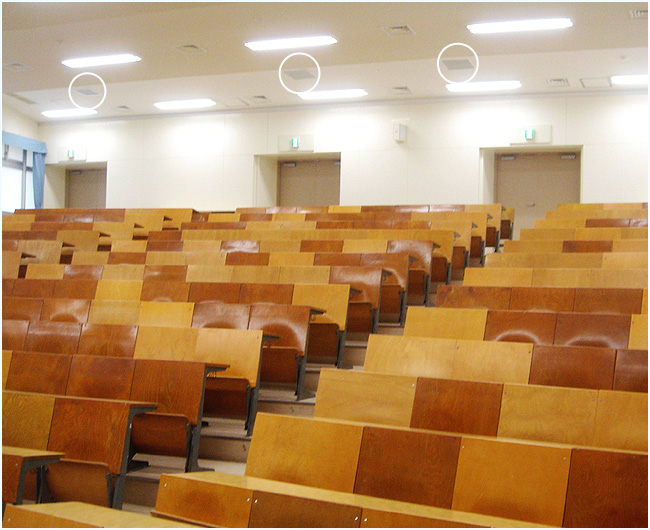 大学講義室（階段教室）